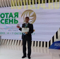 на сцене в москве после вручение медали за котел СТАРТ-100-Long